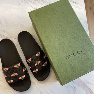 Gucci Men’s Bee Print Slide Sandal